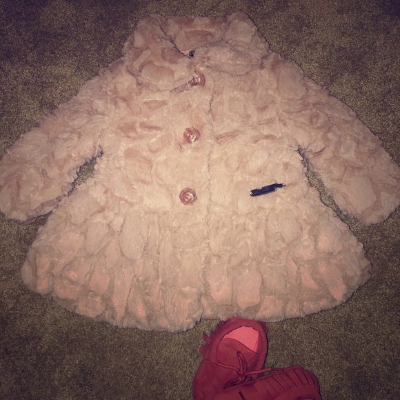 Faux fur baby girl coat 💅🏻👯‍♀️